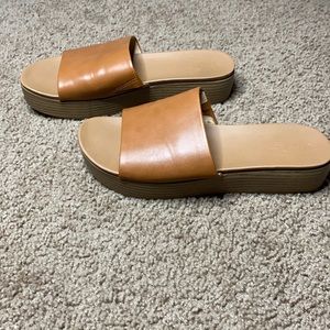 UNIVERSAL THREAD| flatform sandals